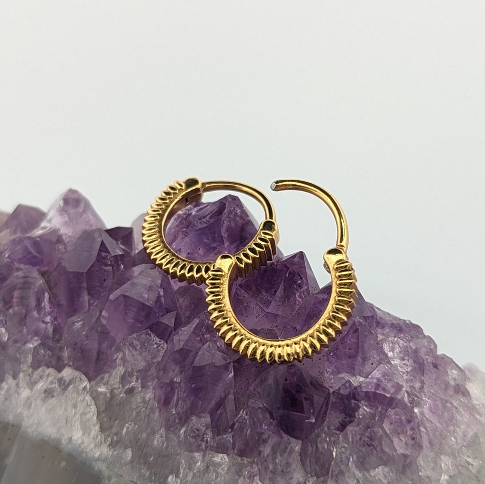 Tether Giger Clicker 16g 5/16 Gold Plated